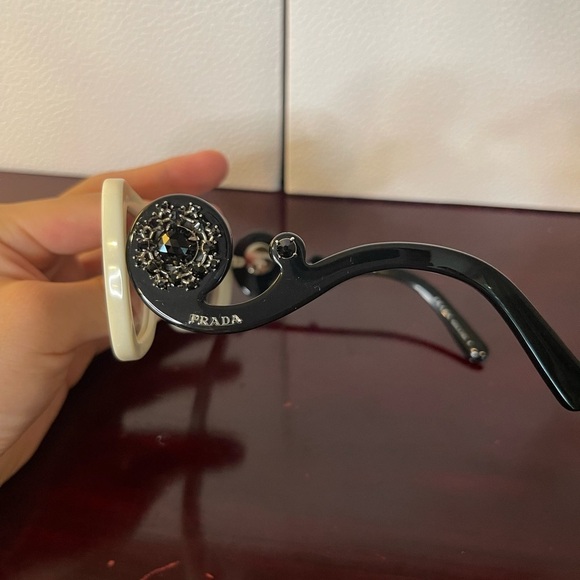 Prada sunglasses - Picture 2 of 7